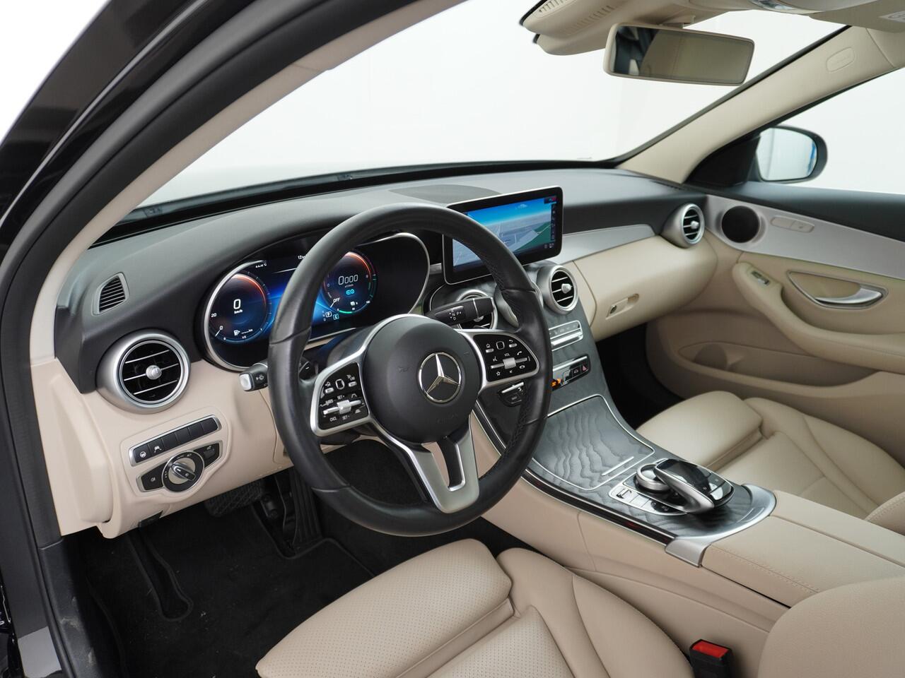 Mercedes-Benz C-KLASSE Estate 300e AUT-9 320pk Leder PHEV Hybrid Virtual Cockpit Apple Carplay Android Auto Adaptive-Cruise Lane-Assist High Performance-LED Navi+HDD 360°Camera Keyless Dual-Ecc Distronic+ Rijassistentiepakket Park-Assist Verkeersbord-Herkenning Origineel Nederl