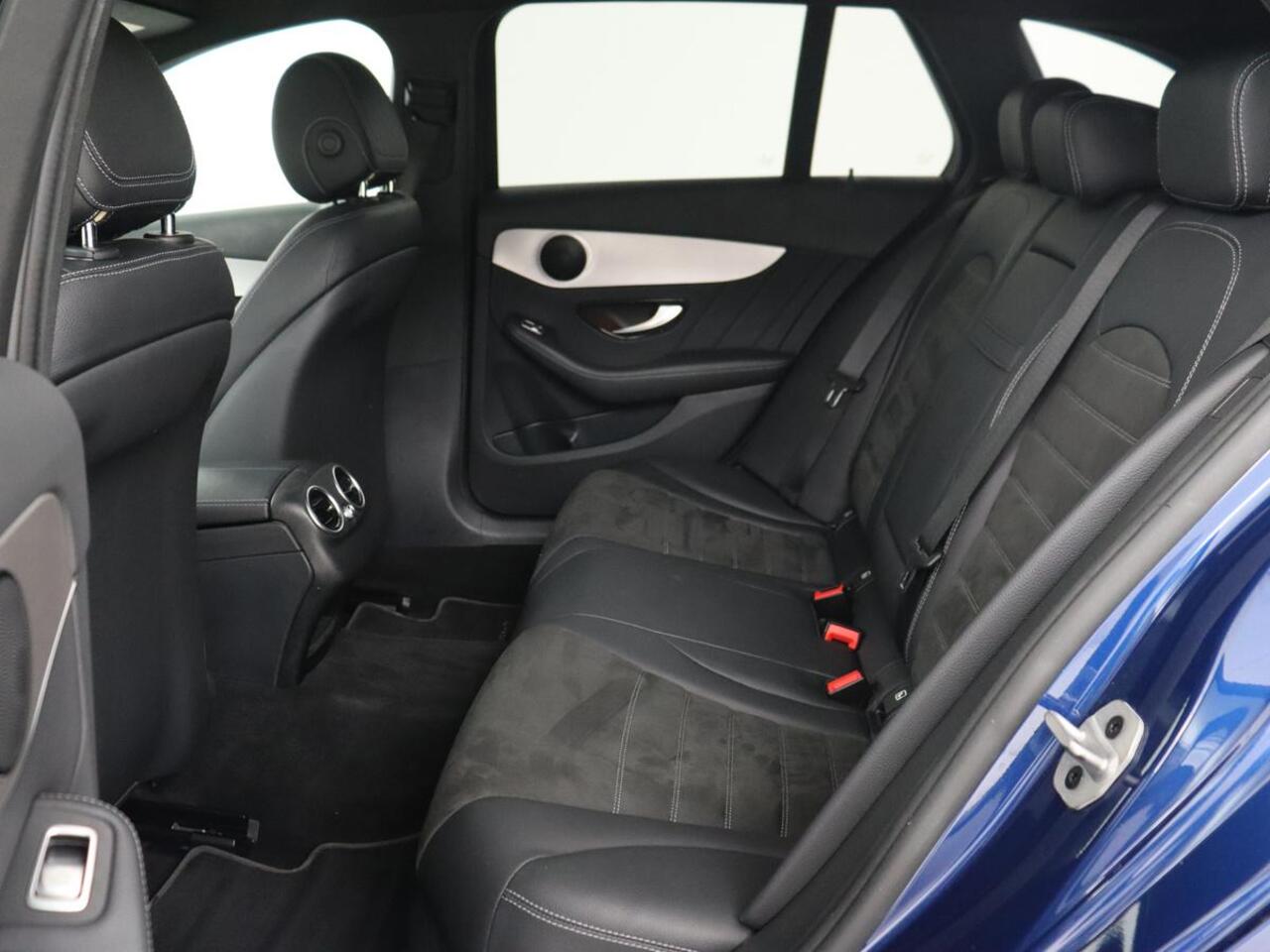 Mercedes-Benz C-KLASSE 300de AMG | Trekhaak | Stoelverwarming | Carplay | Leder/Alcantara | Full LED | Navigatie | Camera | Park Assist | Climate control | PHEV | Plug In