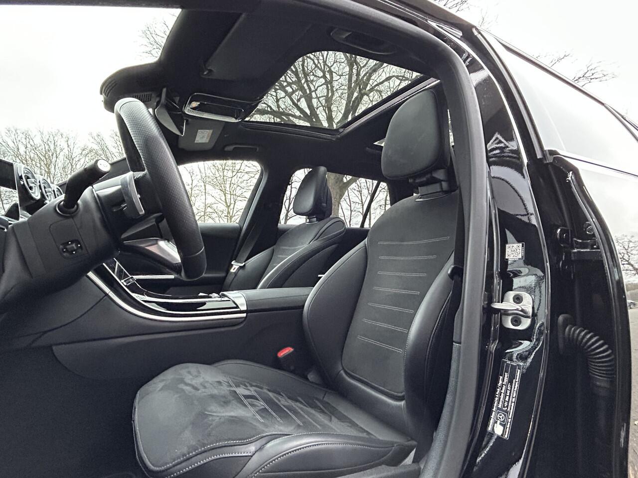 Mercedes-Benz C-KLASSE 300e AMG Estate // Trekhaak // Panoramadak // Distronic // 360 Camera // Memory // Sfeerverlichting