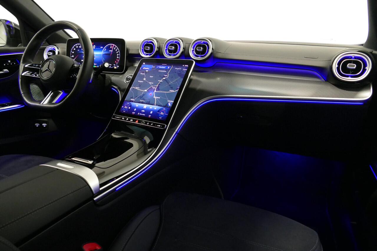 Mercedes-Benz C-KLASSE 300 e AMG Line / C63s AMG Diffuser / Panamericana Grille / Panoramadak / Elektr. verstelbare voorstoelen + memory / Ambienteverlichting / Laser Digital Light / Apple Carplay - Android Auto / Rondomzichtcamera / Stoelverwarming / 20'' LMV / Achteruitrijcam