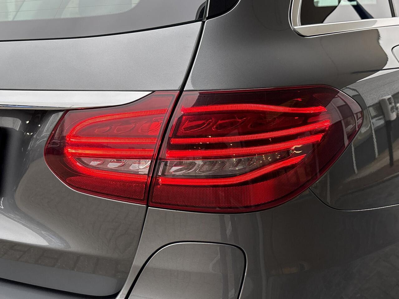 Mercedes-Benz C-KLASSE Estate 300 e Avantgarde 320pk PHEV | Trekhaak | Adaptive cruise control | Stoelverwarming | Dodehoeksensoren | Elektrische stoelen met geheugenfunctie | Head up Display |