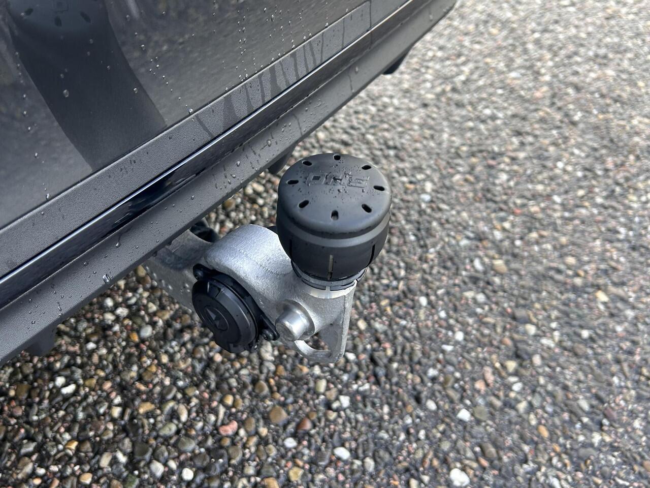 Mercedes-Benz C-KLASSE 300 e Business Solution AMG | Night Pakket | Panoramadak | Trekhaak | 360° Camera | Dodehoekassistent | Elektrisch Verstelbare Stoelen + Memory | Apple CarPlay | Android Auto | Sfeerverlichting | Stoelverwarming