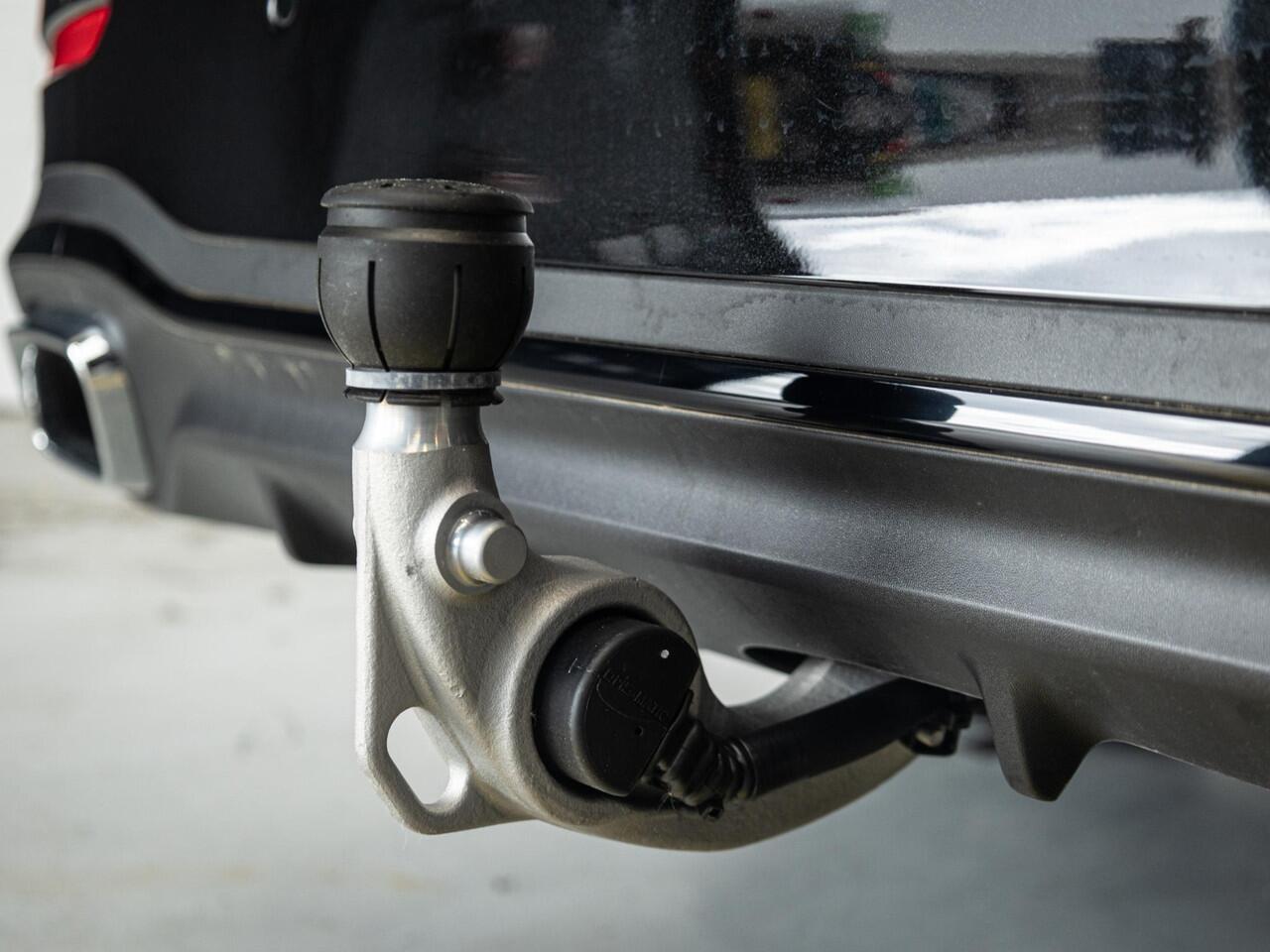 Mercedes-Benz C-KLASSE Estate 180 AMG Line Premium | Panorama dak | Trekhaak