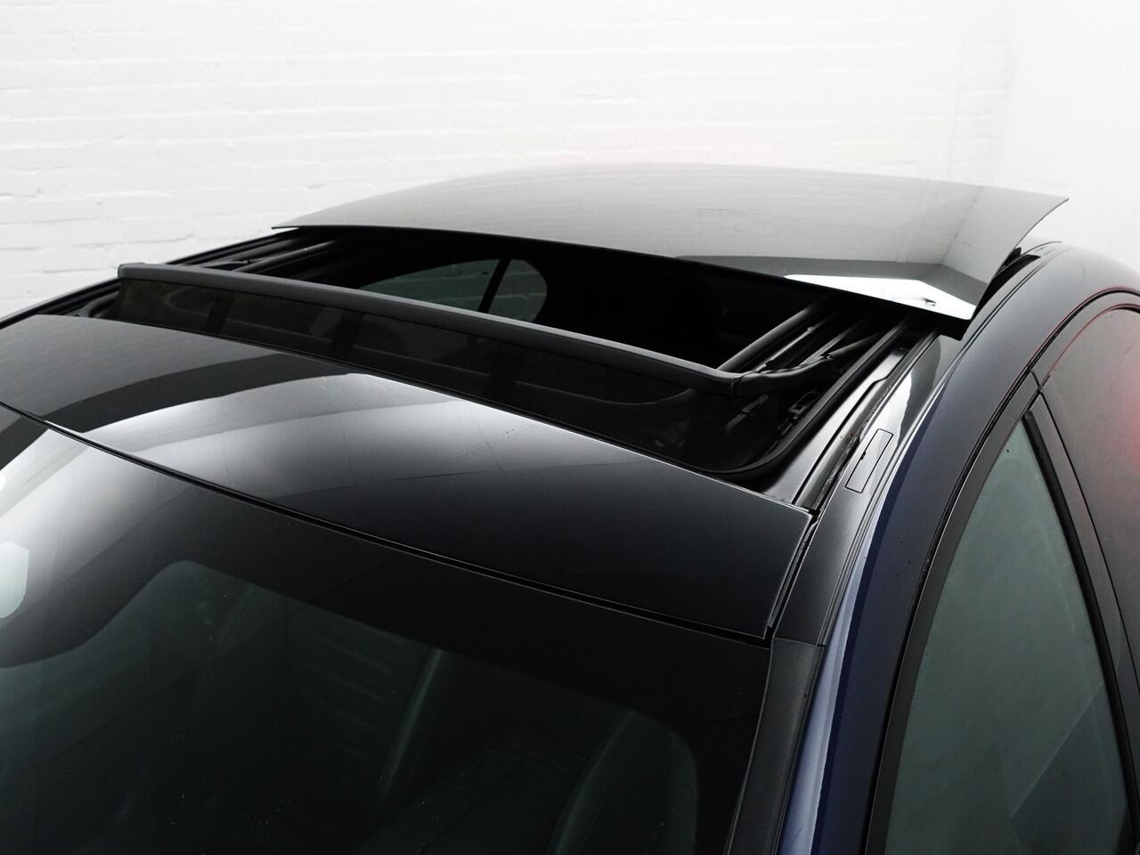 Mercedes-Benz C-KLASSE 300 e AMG Line Aut- Panoramadak, Head Up, 360 Camera, Sfeerverlichting, Memory Seats, Xenon Led