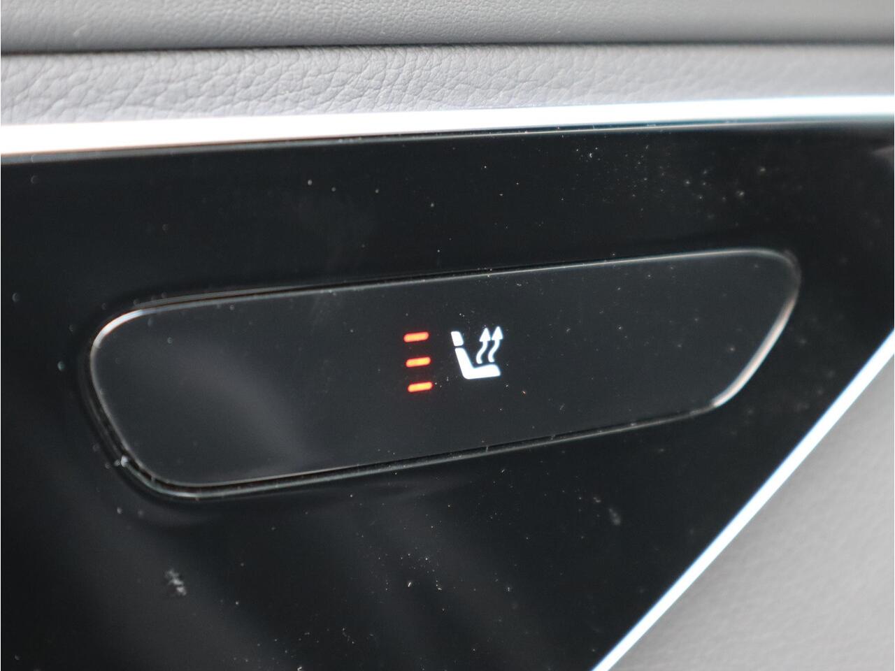 Mercedes-Benz C-KLASSE Estate 300 e AMG Line | Panoramadak | Navigatie | Camera | LED | Automaat