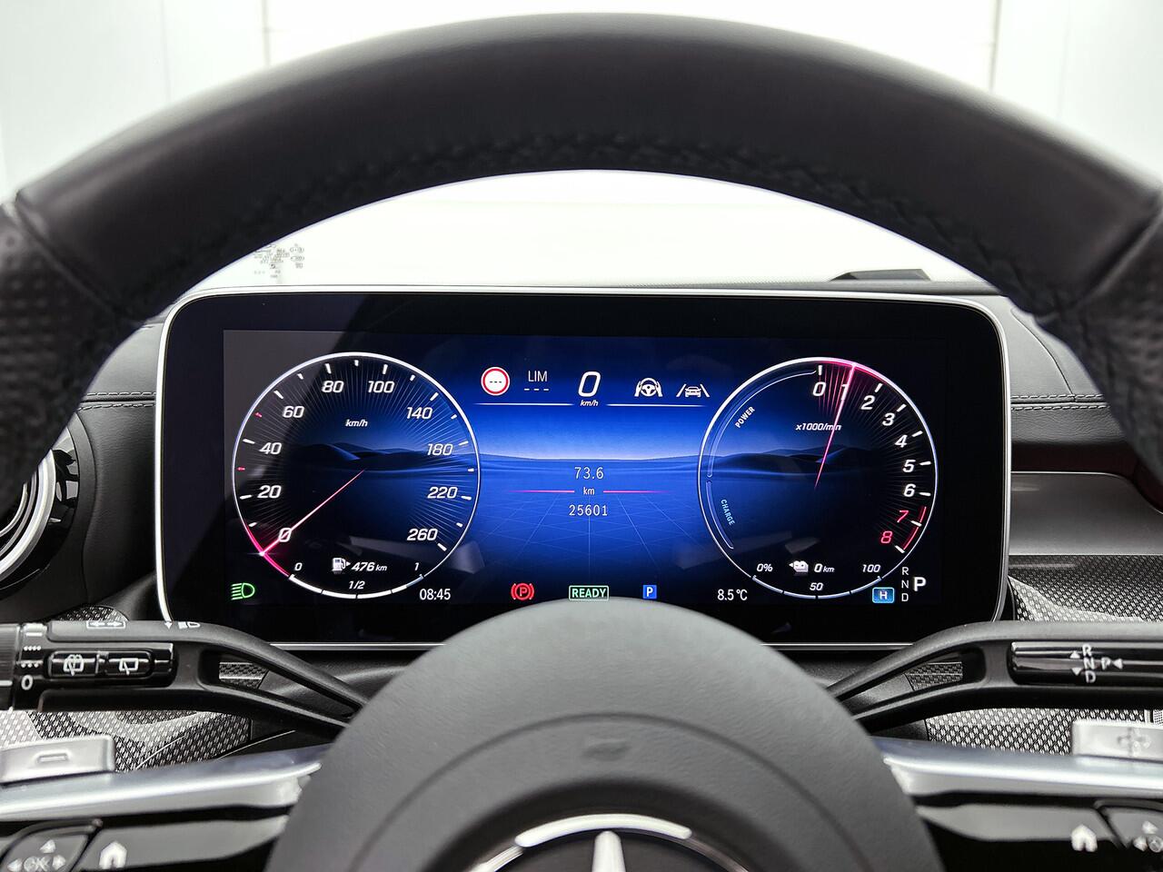 Mercedes-Benz C-KLASSE Estate 300 e AMG Plug-In Hybride AMG Line | Trekhaak | Panorama Schuif-Kanteldak | Digital Licht | Rijassistentiepakket Plus incl. PRE-SAFE Inclusief 24 maanden MB Certified garantie voor Europa.