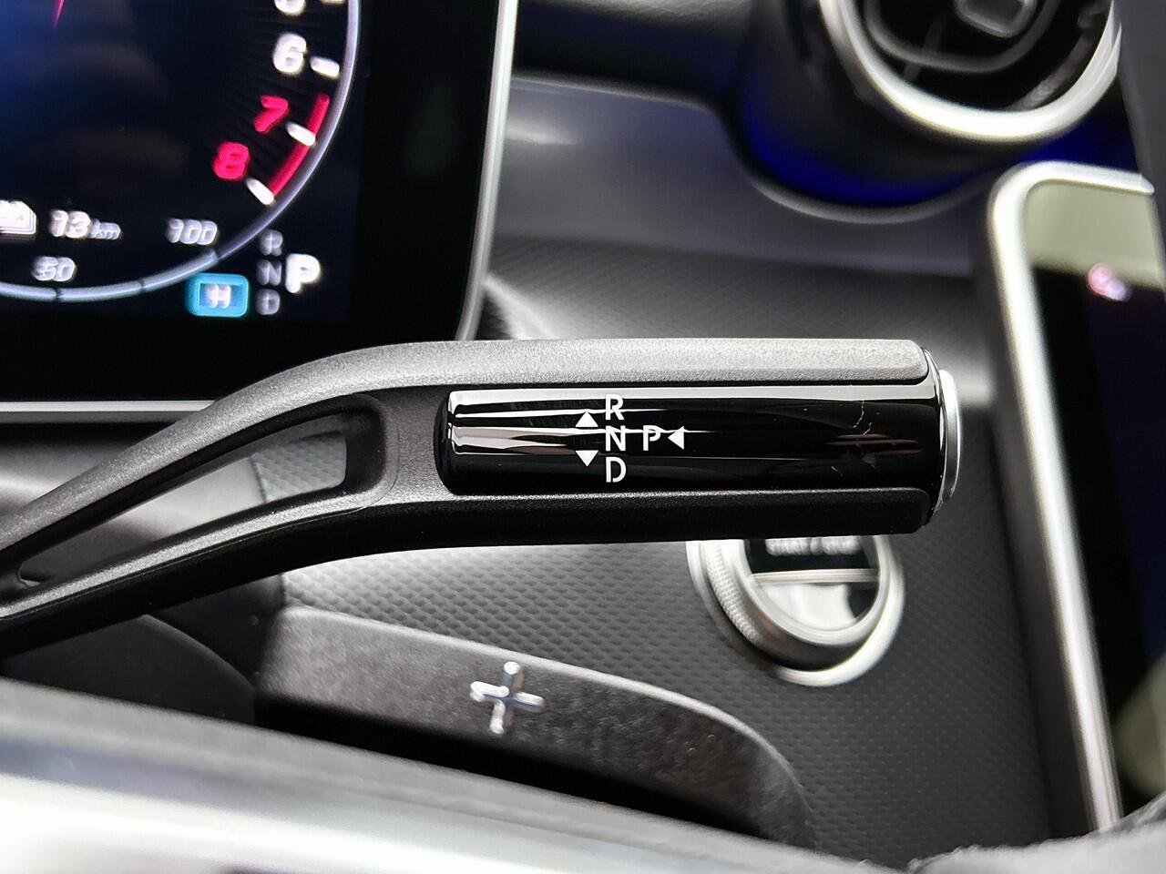 Mercedes-Benz C-KLASSE Estate 300 e Business Solution | Trekhaak | Donkergetint glas achter | Antidiefstalpakket GUARD 360° Plus | EASY PACK achterklep | Sfeerverlichting | Smartphone integratie | Stoelverwarming voor |