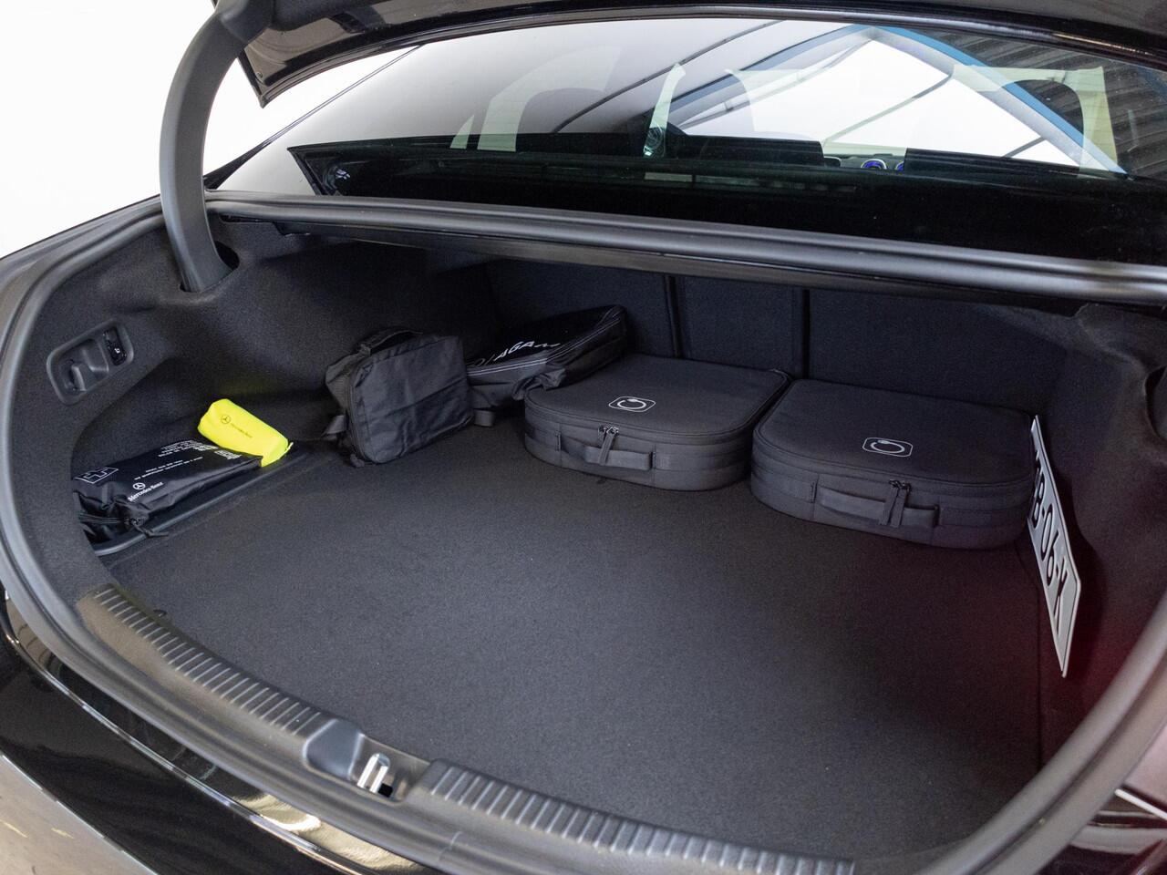 Mercedes-Benz C-KLASSE Limousine 300 e Business Solution AMG Panorama dak | Trekhaak