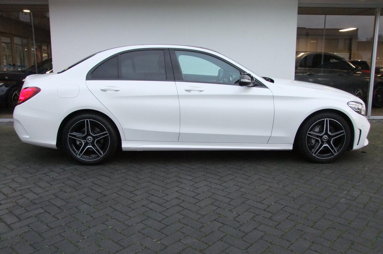 Mercedes-Benz C-KLASSE 180 Business Solution AMG / Diamantweis (parelmoer) Facelift/ Panorama/ Trekhaak af-fabriek/ Nightpakket/ Stoelverwarming/ All-season