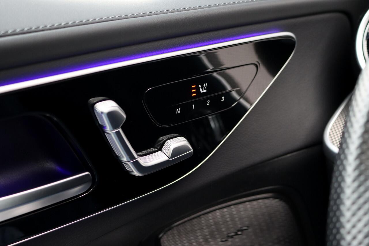 Mercedes-Benz C-KLASSE Estate 300 e AMG Line | Panoramadak | Memory | Distronic | Trekhaak | Night Pakket | Dodehoekassistent | Camera | Sfeerverlichting |