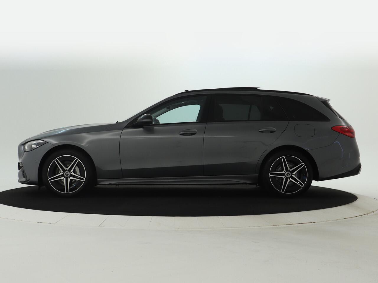 Mercedes-Benz C-KLASSE Estate 300 e AMG Plug-In Hybride | AMG Line | Night Pakket | Trekhaak | Panorama Schuif-Kanteldak | Dodehoek Assist | Stuur en Stoelverwarming | Inclusief 24 maanden MB Certified garantie voor Europa.