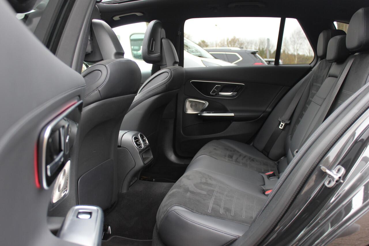 Mercedes-Benz C-KLASSE Estate 300 e 4MATIC AMG Line / Panoramadak / 360Camera / Burmester / Sfeerverlichting / 18'' / CarPlay / Stoelverwarming / DAB / Cruise Control