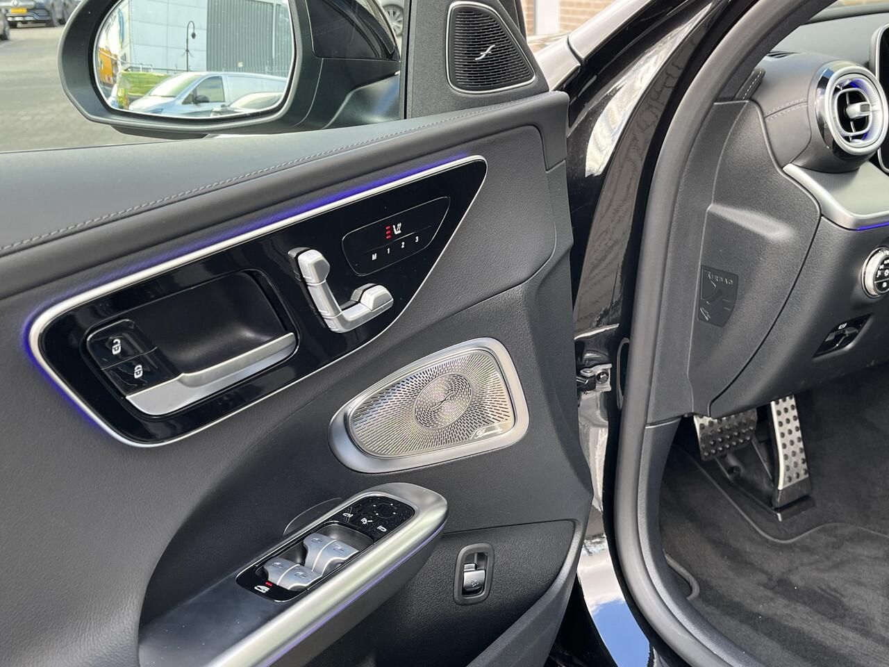 Mercedes-Benz C-KLASSE Estate 180 Star Edition AMG | Night Pakket | Panoramadak | Burmester 3D Surround Sound | Elektrisch Verstelbare Stoelen + Memory | Dodehoekassistent | Apple CarPlay | Android Auto | Sfeerverlichting | Stoelverwarming | Achteruitrijcamera