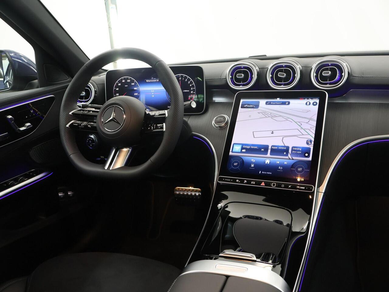 Mercedes-Benz C-KLASSE 300e AMG Line | Panoramaschuifdak| Rijsassistentiepakket | Trekhaak | 360 camera | Digital light | Winterpakket