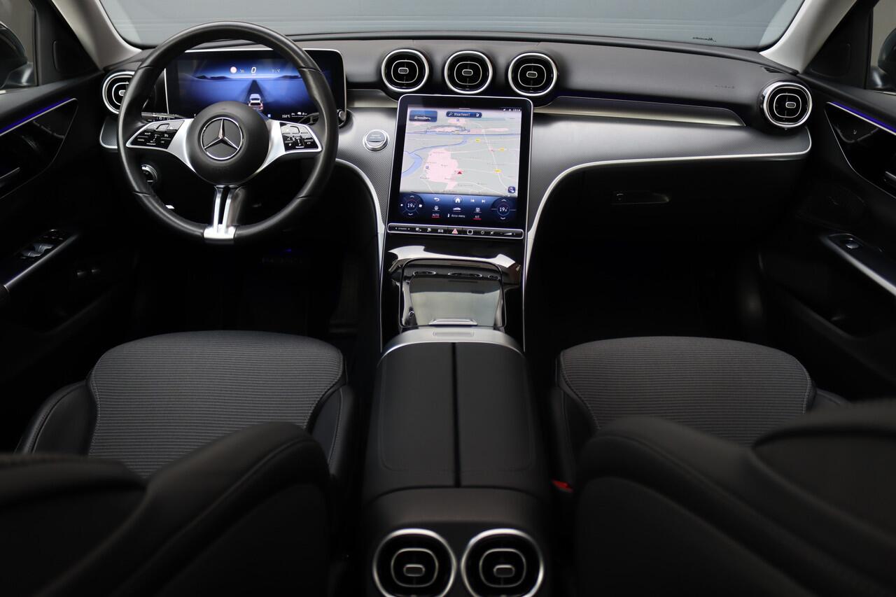 Mercedes-Benz C-KLASSE Estate 300 e Luxury Line | Panoramadak | Camera | Cruise Control | Sfeerverlichting | Dodehoekassistent | High Perf. LED | Apple Carplay/Android Auto | Stoelverwarming |