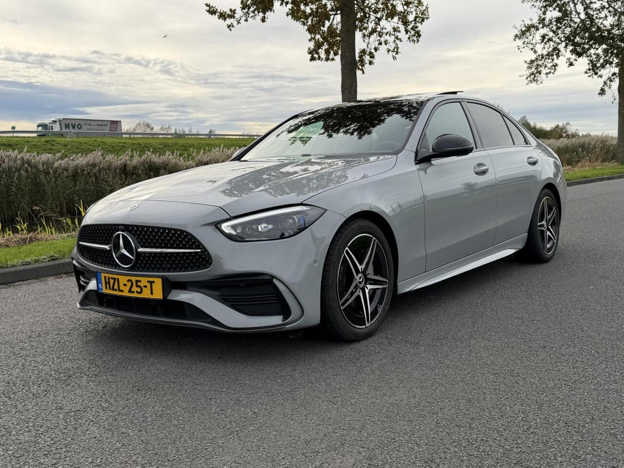 Mercedes-Benz C-KLASSE 180 Business Solution AMG | Panoramadak | Sportstoelen | Digital Light | 360 Camera | DAB | Ele.wegklapbare Trekhaak | Sfeerverlichting | Nightpakket | Spiegelpakket | Apple Carplay/Android Auto |