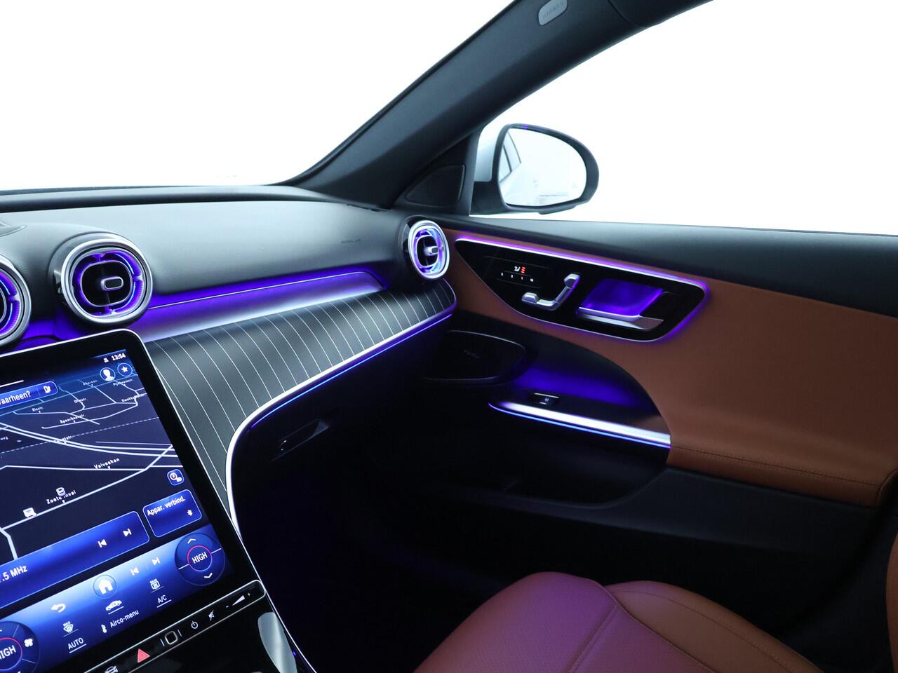 Mercedes-Benz C-KLASSE Estate 300 e AMG Plug-In Hybride Panorama Schuif-Kanteldak | Trekhaak | Digital Light | 360° camera | Easy Pack Achterklep | Apple CarPlay. Inclusief 24 maanden MB Certified garantie voor Europa.