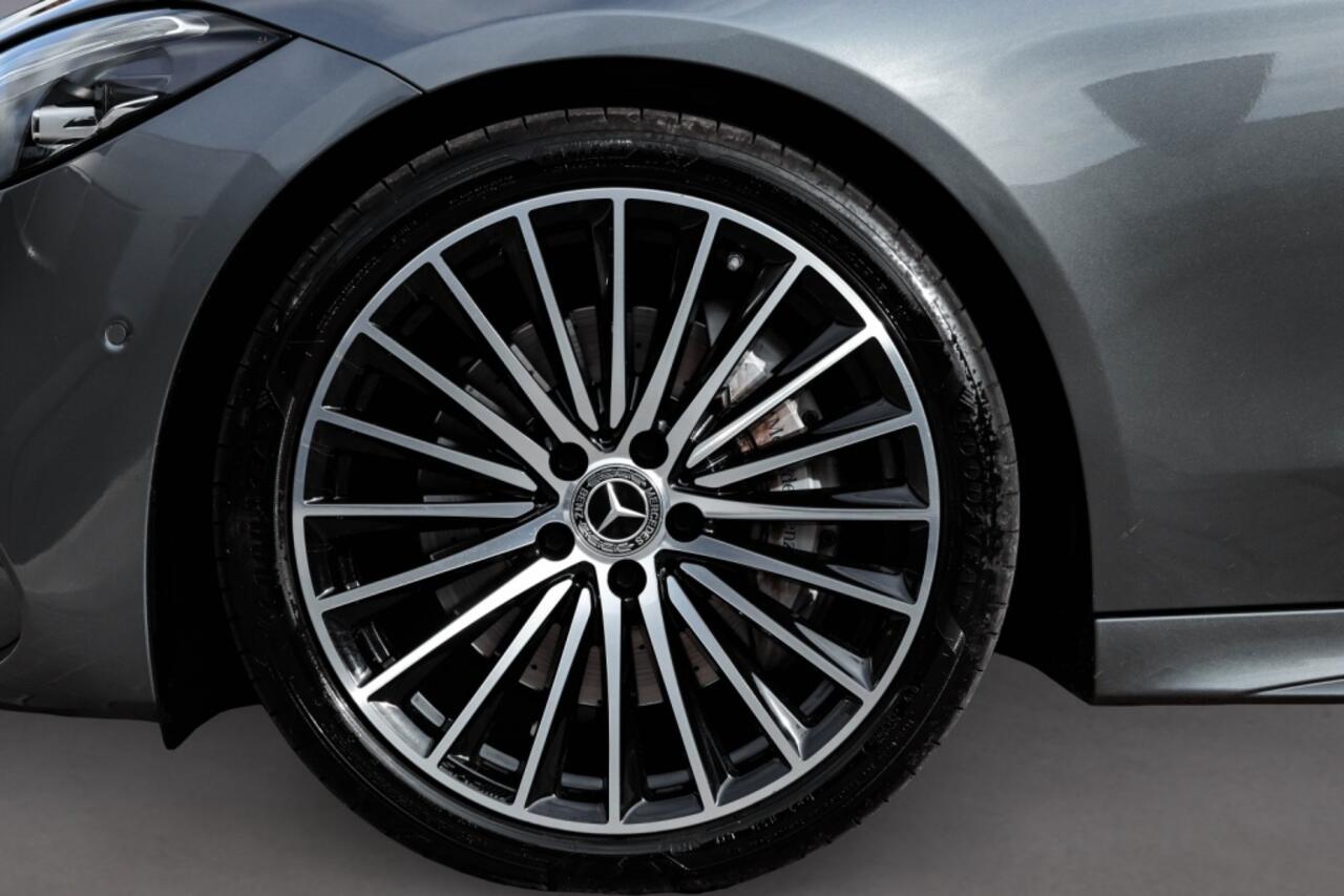 Mercedes-Benz C-KLASSE Estate 200 Edition AMG Line Panorama l Trekhaak l Bi Color Leder l Burm