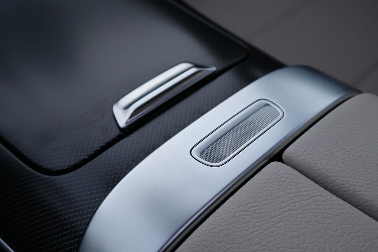 Mercedes-Benz C-KLASSE Estate 200 Avantgarde l Panoramadak l Beige LEDER Interieur l MBUX l LED Adaptief l Camera l Smartphone intergratie l Memory pakket l Winterpakket l Keyless GO l Elektrisch bedienbare achterklep l Draadloos opladen telefoon l Sfeerverlichting l Afneembare