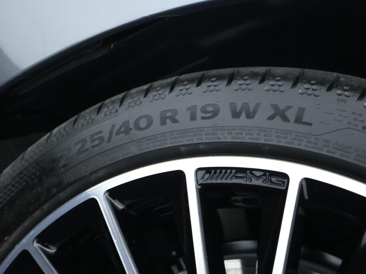 Mercedes-Benz C-KLASSE Estate 300 e Business Solution AMG | Trekhaak | Nightpakket | AMG Line Premium Plus | Parkeerpakket met 360°-camera | Antidiefstalpakket GUARD 360° Plus | KEYLESS GO-comfortpakket | EASY PACK achterklep |