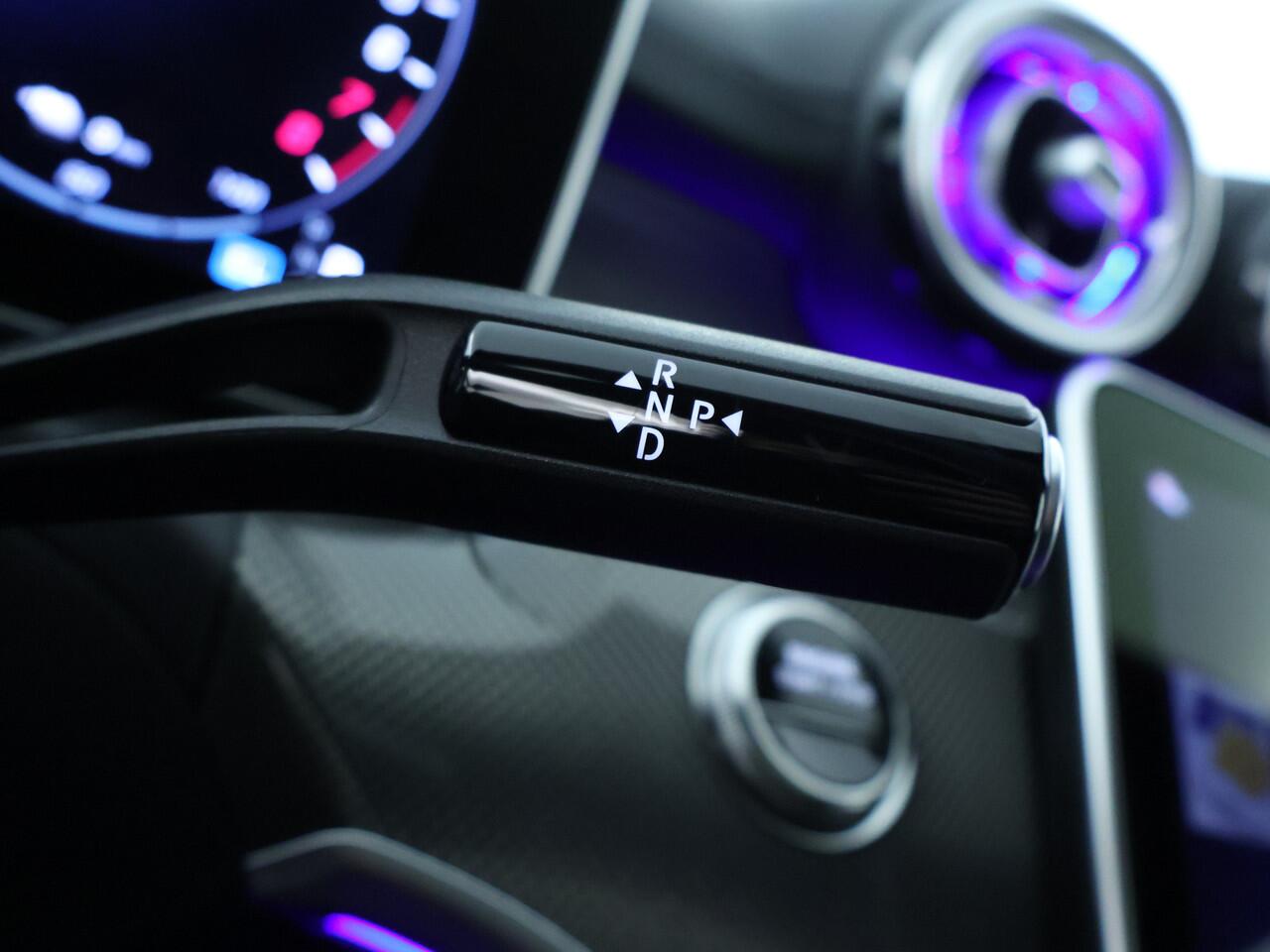 Mercedes-Benz C-KLASSE Estate 300 e Business Solution AMG | Trekhaak | Nightpakket | AMG Line Premium Plus | Parkeerpakket met 360°-camera | Antidiefstalpakket GUARD 360° Plus | KEYLESS GO-comfortpakket | EASY PACK achterklep |