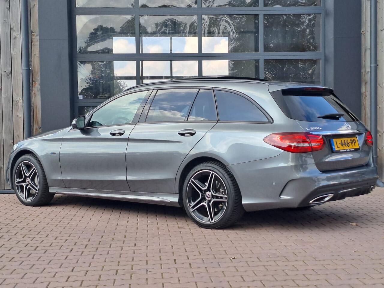 Mercedes-Benz C-KLASSE Estate 300 e Business Plus Solution AMG Limited | Pano | Trekhaak | Multibeam | 360° camera | Leder/alcantara | Stoelverwarming | Elek. achterklep | Vol |