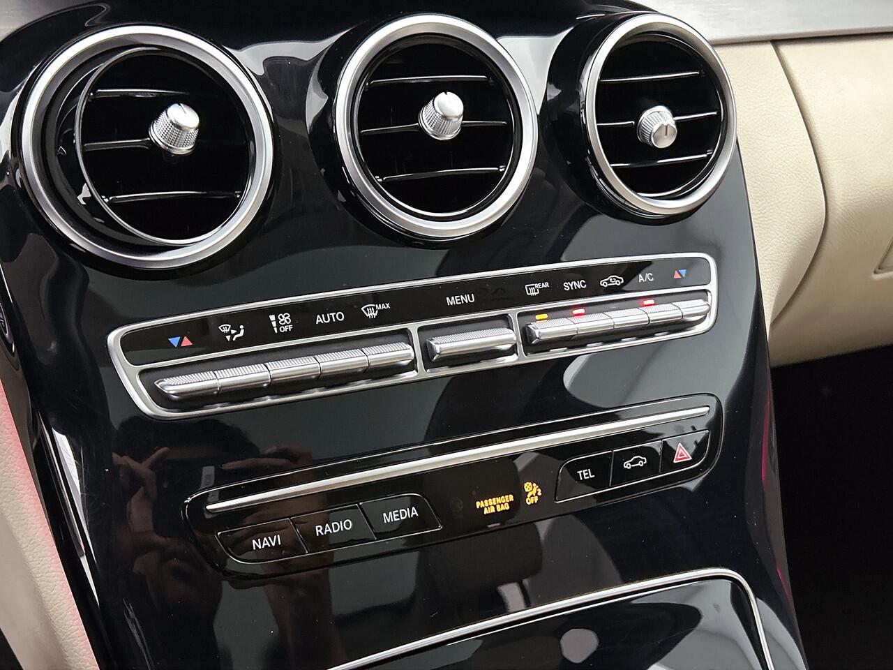 Mercedes-Benz C-KLASSE Estate 180 Business Solution Avantgarde | Panoramadak | Multi spaaks lichtmetalen velgen | Navigatie | Parking support | Inclusief 24 maanden MB Certified garantie voor Europa.