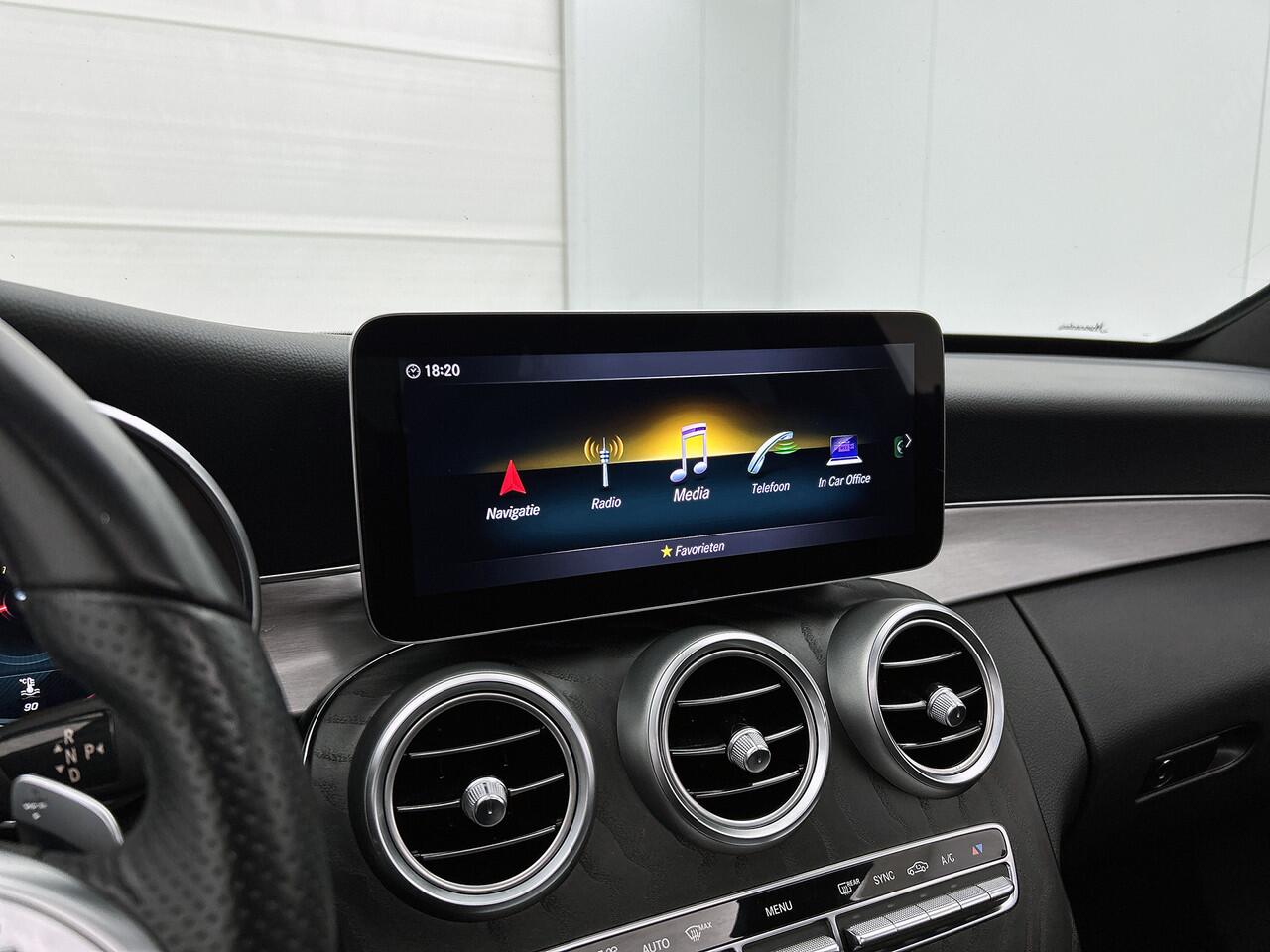 Mercedes-Benz C-KLASSE Estate 180 Business Solution AMG AMG Line | Night Pakket | Panorama Schuif-Kanteldak | Parkeerpakket met 360°-camera | Sfeerverlichting. Inclusief 24 maanden Mercedes-Benz Certified garantie voor Europa.