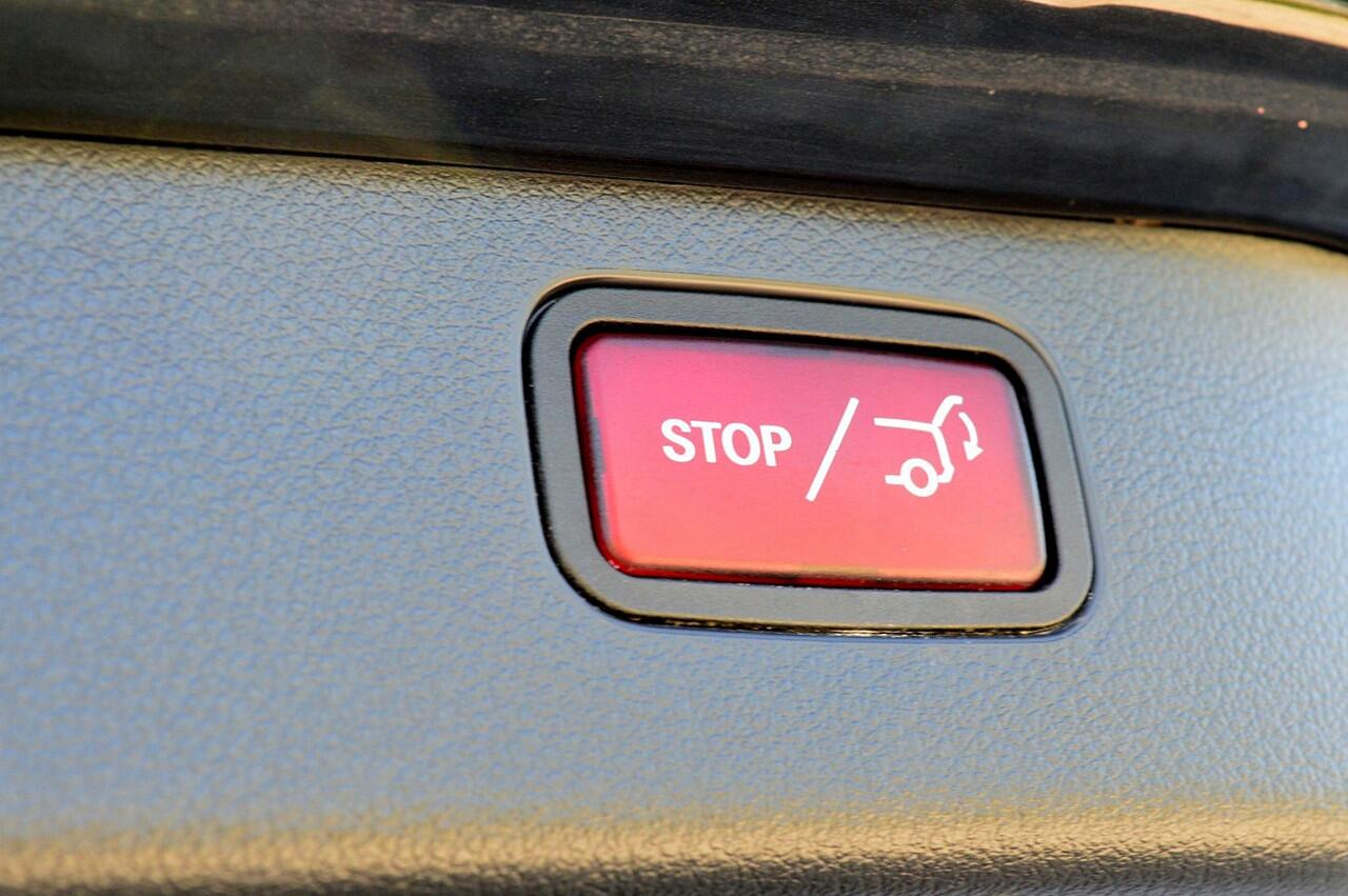 Mercedes-Benz C-KLASSE Estate 300 e AMG Line Rijklaarprijs-Garantie Panorama dak Leder Led Sfeerverlichting Navigatie