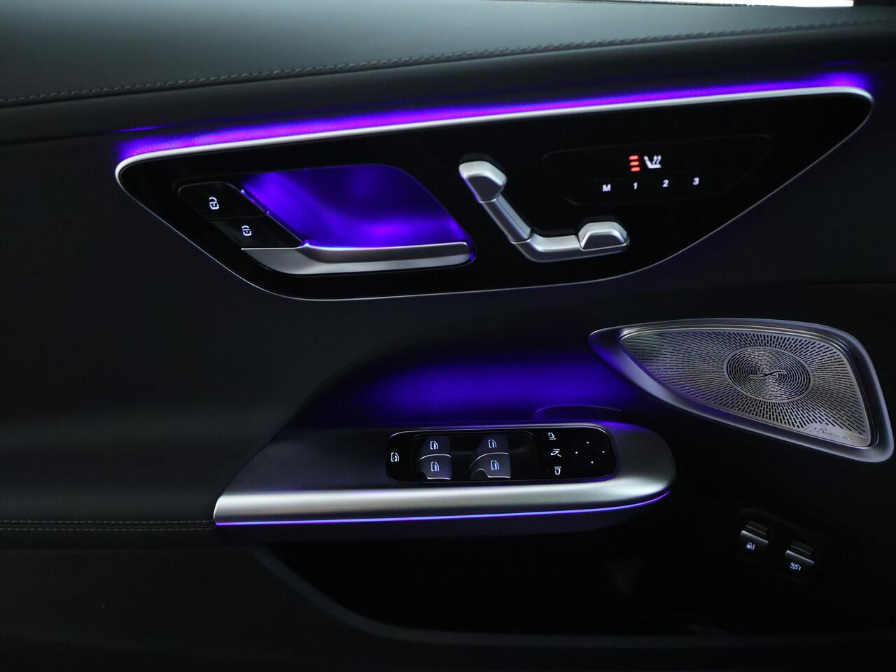 Mercedes-Benz C-KLASSE Estate 300 e Business Solution AMG | Trekhaak | Nightpakket | AMG Line Premium Plus | Parkeerpakket met 360°-camera | Antidiefstalpakket GUARD 360° Plus | KEYLESS GO-comfortpakket | EASY PACK achterklep |