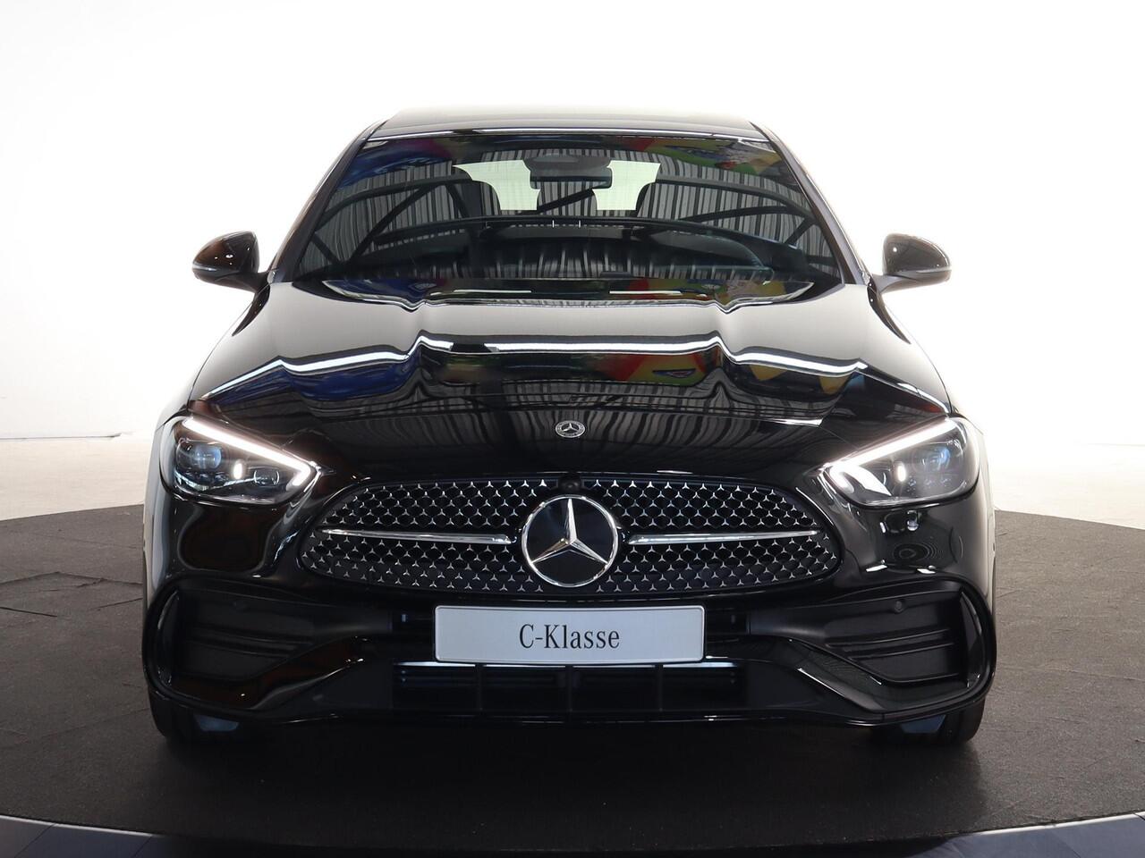 Mercedes-Benz C-KLASSE 300e Business Solution AMG | Panoramaschuifdak | Nightpakket | Digital Light | 19" LM velgen | Dodehoekassistent | 360° camera | Stoelverwarming | Sfeerverlichting |