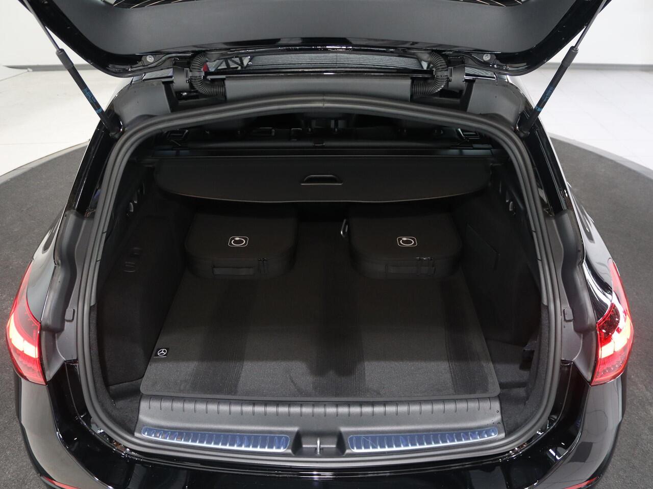 Mercedes-Benz C-KLASSE Estate 300e Business Solution AMG | Panoramaschuifdak | Night | 19inch | Rij-assistentie Plus | Burmester