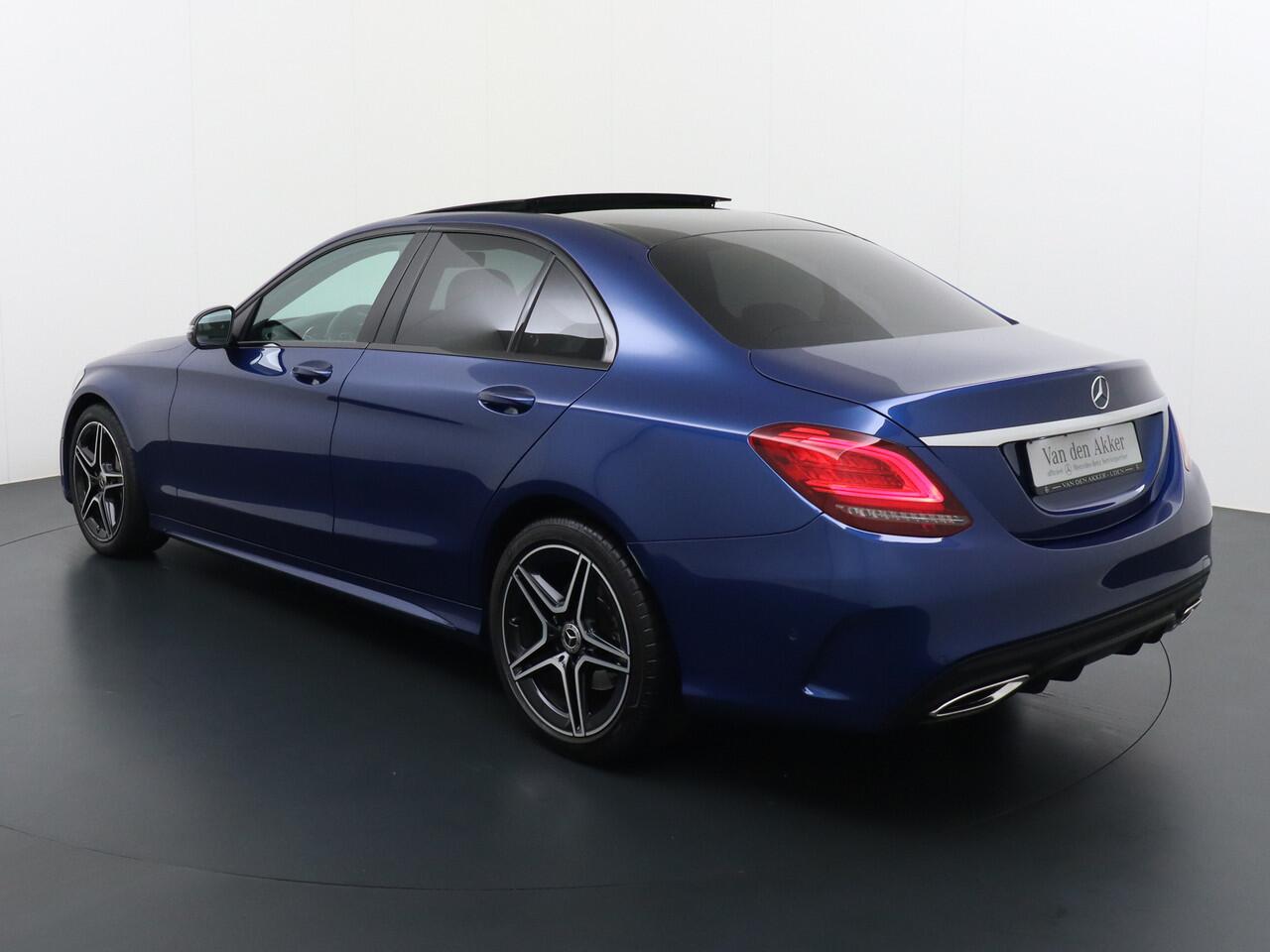 Mercedes-Benz C-KLASSE 180 AMG 180 AMG // Panoramadak // MultiBeam LED // Nightpakket // Digitaal Dashbord // Carplay // Sfeerverlichting