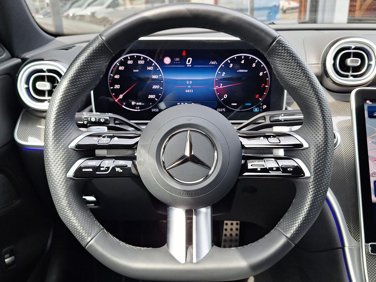 Mercedes-Benz C-KLASSE Estate 180 Star Edition AMG | Night Pakket | Trekhaak | Elektrisch Verstelbare Stoelen + Memory | Elektrische Achterklep | Apple CarPlay | Android Auto | Dodehoekassistent | Sfeerverlichting | Stoelverwarming | Achteruitrijcamera