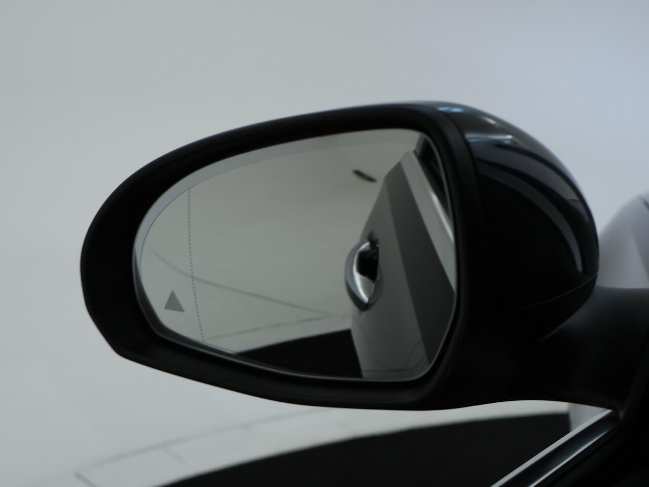 Mercedes-Benz C-KLASSE Estate 180 Star Edition AMG Line | AMG Line | Panoramadak | Trekhaak | Memory voorstoelen | Alarm Klasse 3 | Dodehoek Assist | Easy-Pack Achterklep. Inclusief 24 maanden MB Certified garantie voor Europa.