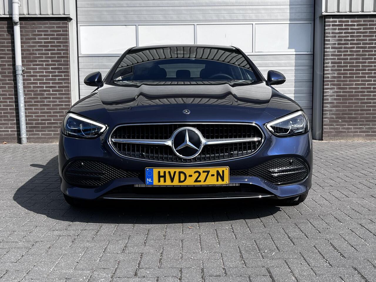 Mercedes-Benz C-KLASSE 180 Star Edition Luxury | Panoramadak | DISTRONIC Afstandsassistent | Dodehoekassistent | Donkergetint Glas Achter | Apple CarPlay | Android Auto | Elektrisch Verstelbare Stoelen + Memory | Stoelverwarming | Sfeerverlichting