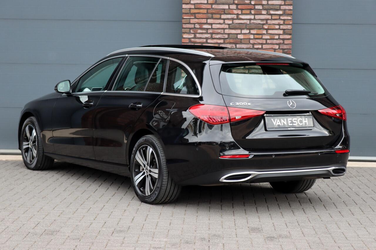 Mercedes-Benz C-KLASSE Estate 300 e Luxury Line | Panoramadak | Camera | Cruise Control | Sfeerverlichting | Dodehoekassistent | High Perf. LED | Apple Carplay/Android Auto | Stoelverwarming |