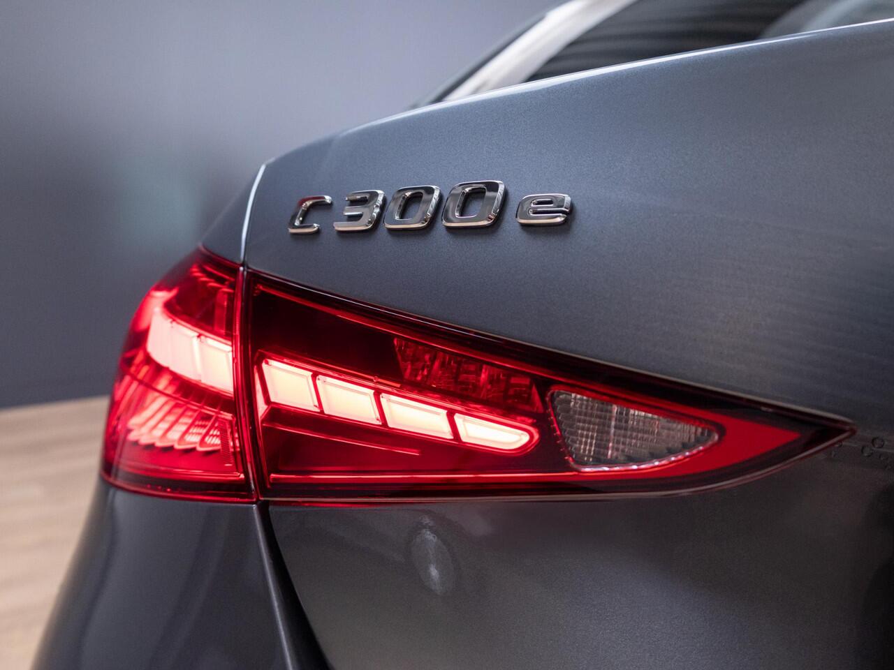 Mercedes-Benz C-KLASSE Limousine 300 e star Edition AMG Line Panorama dak