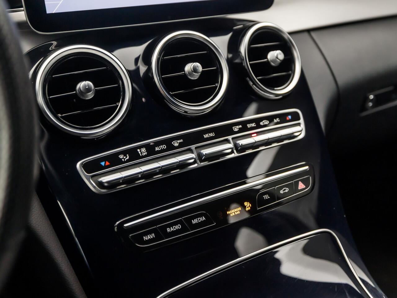 Mercedes-Benz C-KLASSE Estate 160 AMG Sport Automaat (APPLE CARPLAY, GROOT NAVI, VIRTUAL COCKPIT, CAMERA, LEDER/ALCANTARA, STOELVERWARMING, KEYLESS, ELEK ACHTERKLEP, NIEUWE APK, NIEUWSTAAT)