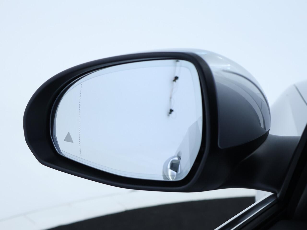 Mercedes-Benz C-KLASSE Estate 300 e AMG Plug-In Hybride Panorama Schuif-Kanteldak | Trekhaak | Digital Light | 360° camera | Easy Pack Achterklep | Apple CarPlay. Inclusief 24 maanden MB Certified garantie voor Europa.