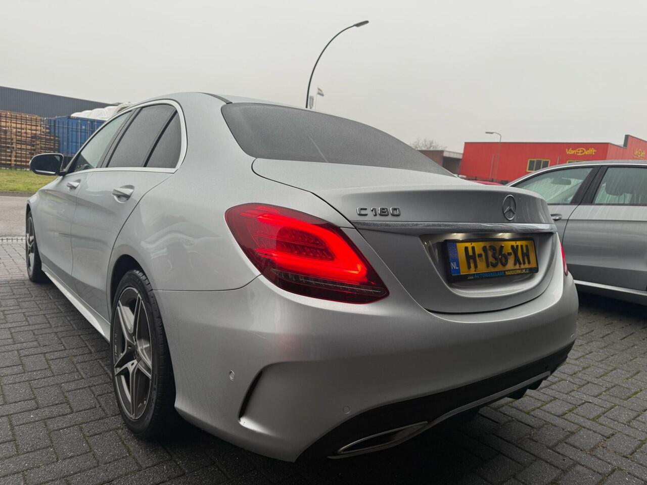 Mercedes-Benz C-KLASSE 180 Business Solution AMG | AUTOMAAT | 12MND GARANTIE | CARPLAY | LMV | PDC | NL AUTO | SFEER VERLICHTING |