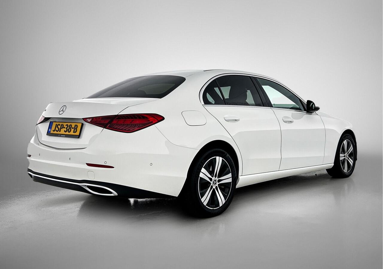 Mercedes-Benz C-KLASSE 300 e Plug-In Hybride | Led koplampen | Achteruitrijcamera | Dodehoekassistent | Sfeerverlichting | Stoelverwarming voor. Inclusief 24 maanden MB Certified garantie voor Europa.