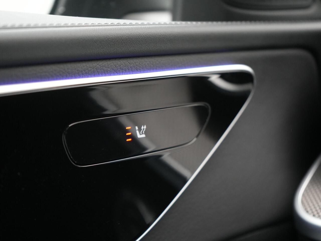 Mercedes-Benz C-KLASSE Estate 300 e AMG Line NIEUW MODEL Plug In Hybrid 313pk Dealer O.H PHEV | Adaptive Cruise | Camera | Alcantara Sportstoelen Verwarmd | Sfeerverlichting | Virtual | Blis | Navigatie | DAB |