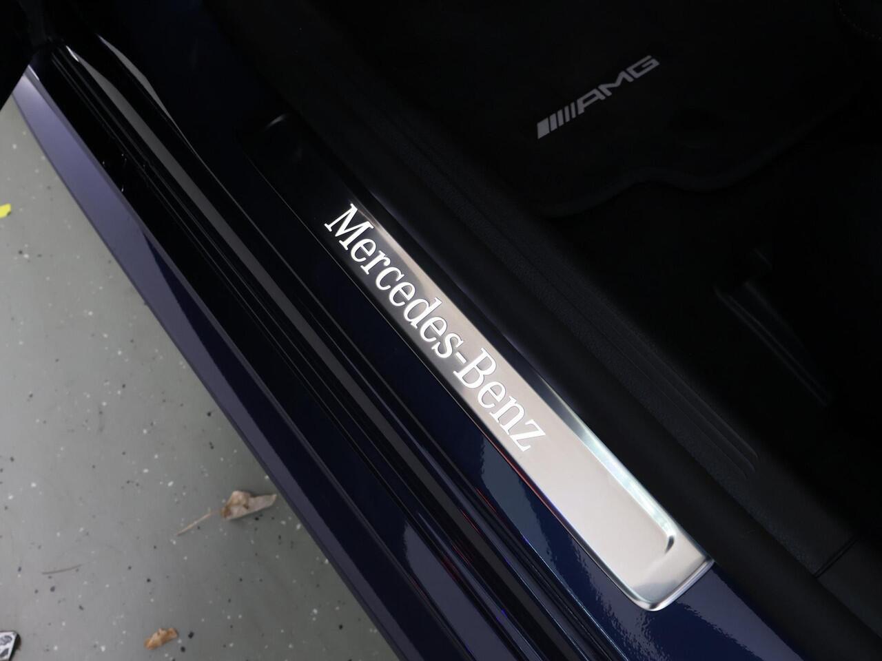 Mercedes-Benz C-KLASSE 300e AMG Line | Panoramaschuifdak| Rijsassistentiepakket | Trekhaak | 360 camera | Digital light | Winterpakket