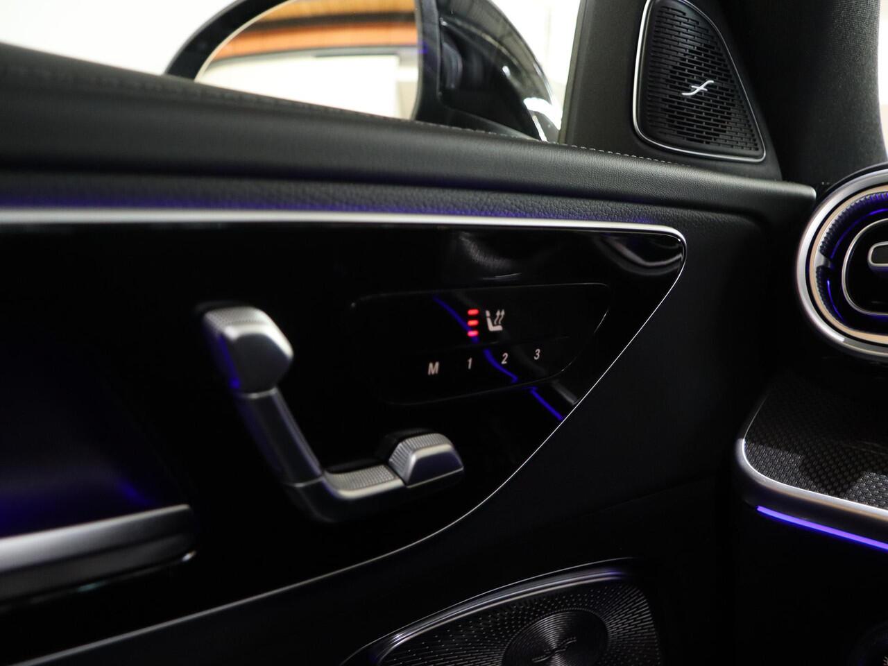 Mercedes-Benz C-KLASSE Estate 300e Business Solution AMG | Panoramaschuifdak | Burmester | Rijassistentiepakket | DIGITAL LIGHT | Trekhaak |