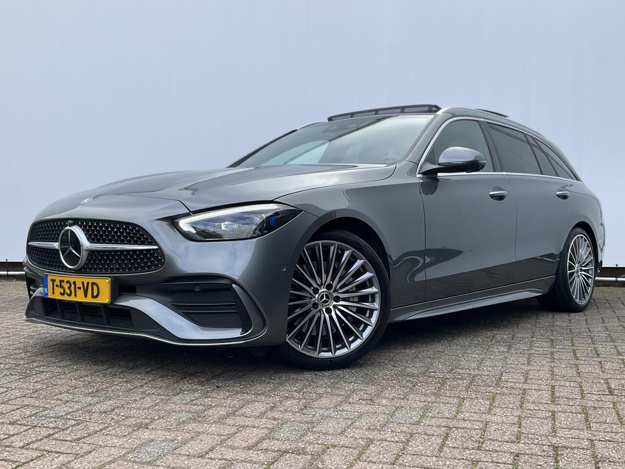 Mercedes-Benz C-KLASSE Estate 180 AMG Line Trekhaak Pano Burmester Memory HUD Leer Verw+Ventilatie BOMVOL!