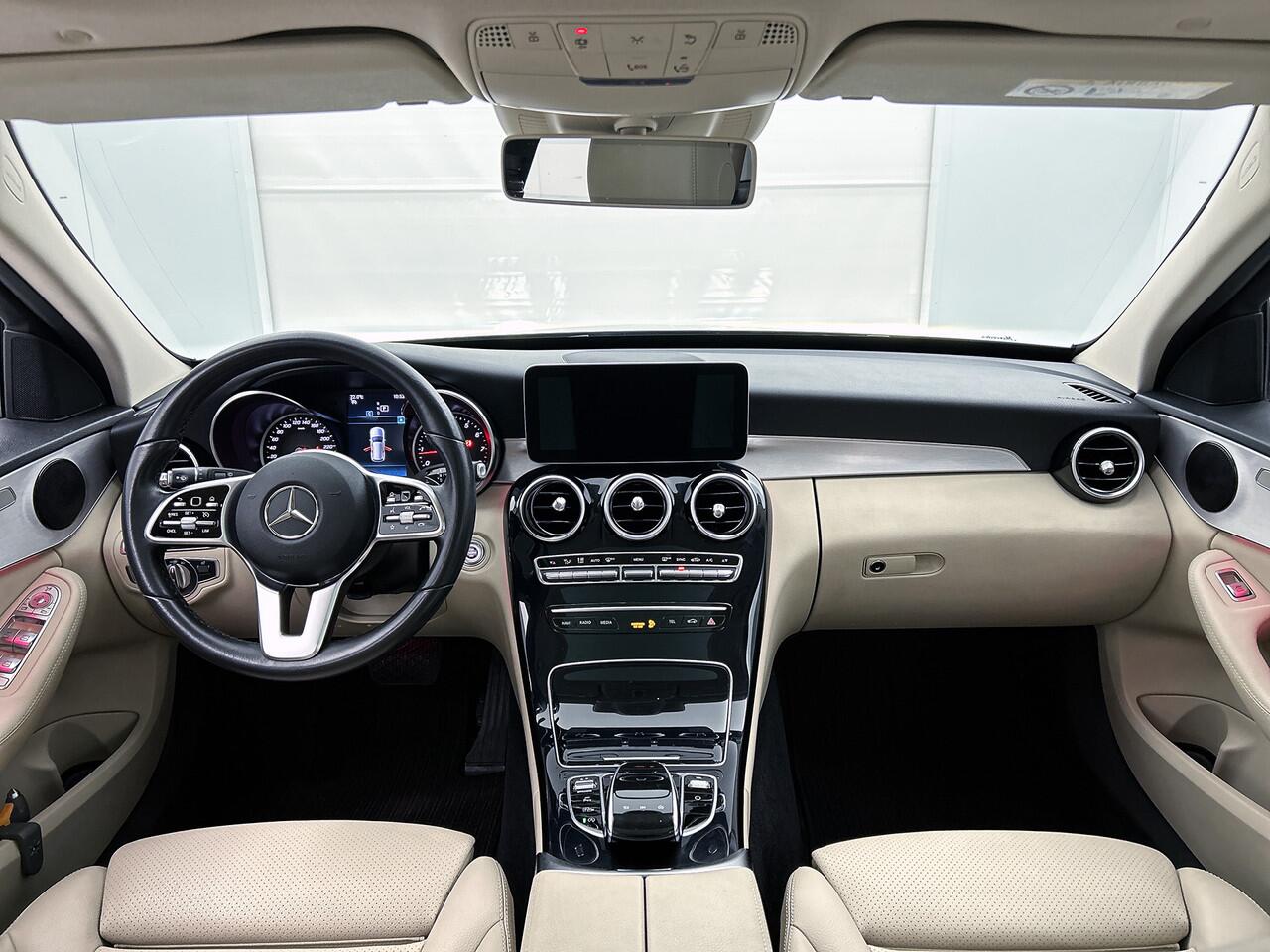 Mercedes-Benz C-KLASSE Estate 180 Business Solution Avantgarde | Panoramadak | Multi spaaks lichtmetalen velgen | Navigatie | Parking support | Inclusief 24 maanden MB Certified garantie voor Europa.