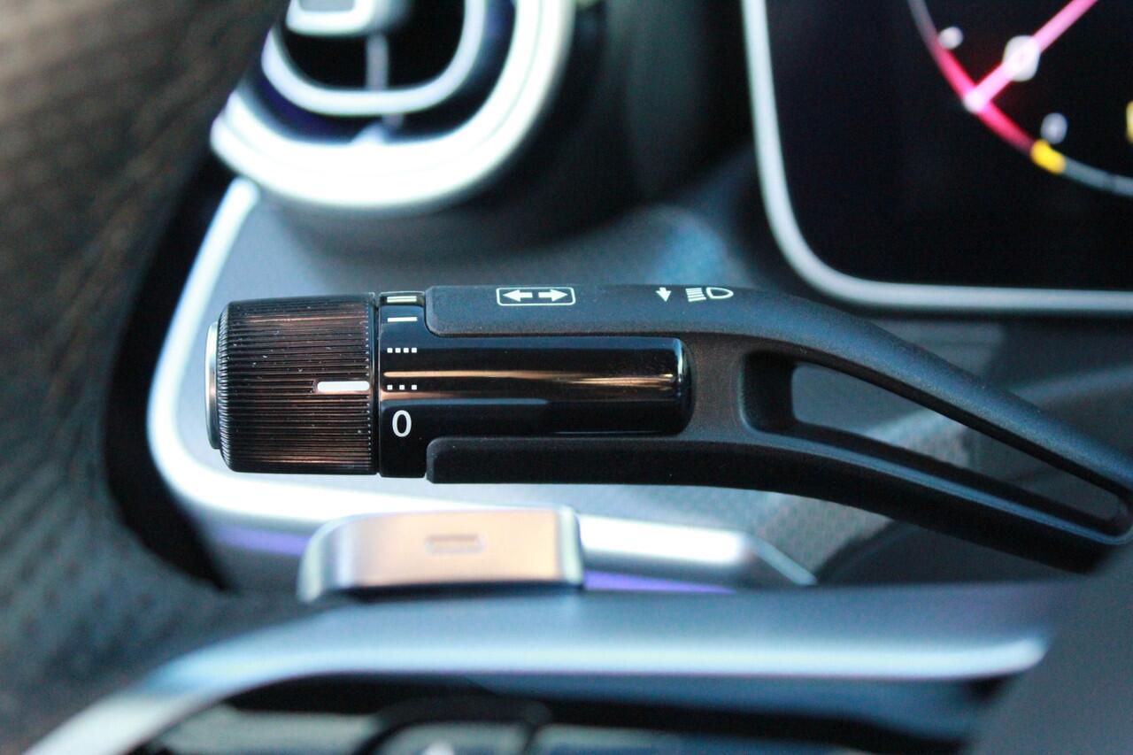 Mercedes-Benz C-KLASSE 180 AMG Line Pano | Distronic | Memory