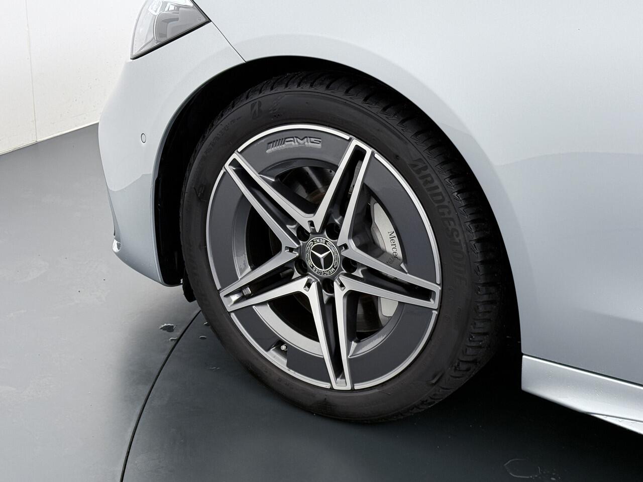 Mercedes-Benz C-KLASSE 180 AMG Line | Pano Memory Keyless Digital 360 Camera