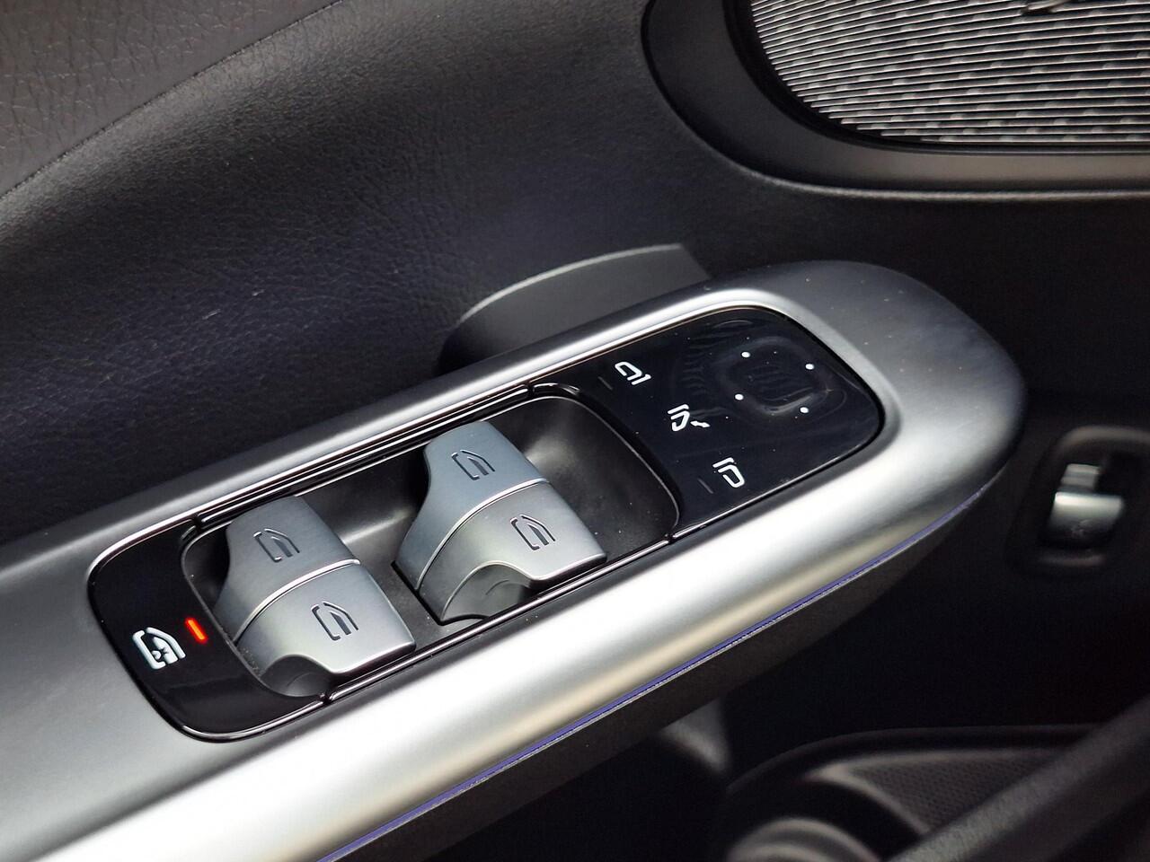 Mercedes-Benz C-KLASSE Estate 180 Star Edition AMG | Night Pakket | Trekhaak | Elektrisch Verstelbare Stoelen + Memory | Elektrische Achterklep | Apple CarPlay | Android Auto | Dodehoekassistent | Sfeerverlichting | Stoelverwarming | Achteruitrijcamera